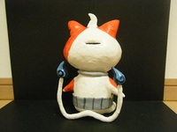 ブチニャン 貯金箱 背面